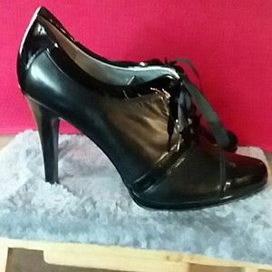 Black oxford highheels